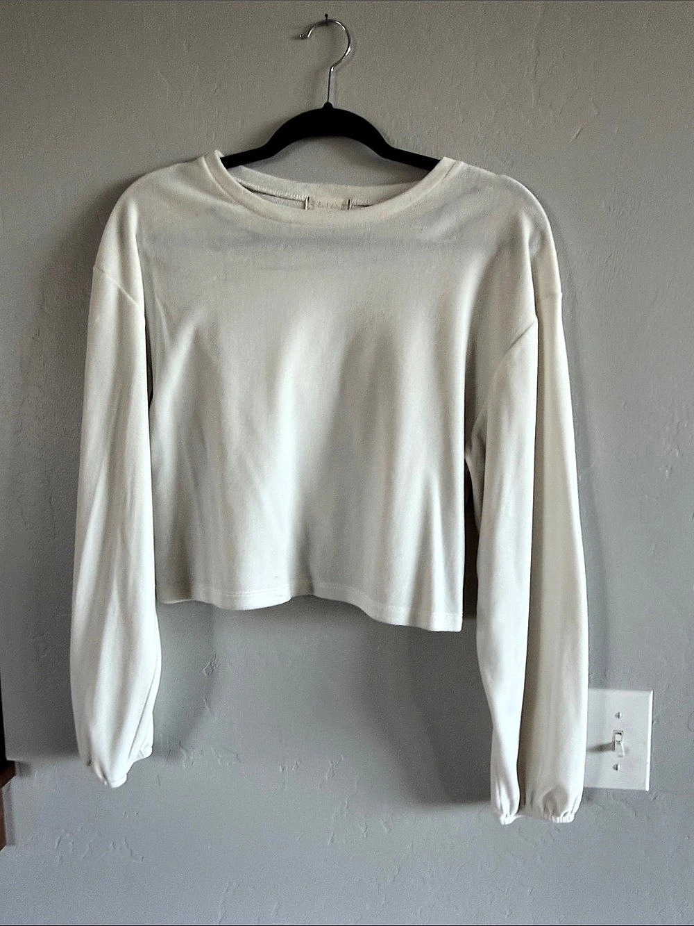 Altered State Long Sleeve Cropped Top in White Size Small Like New